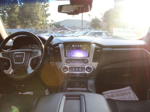 Used 2019 GMC Yukon XL SLT w/ Graphite Performance Edition image 19