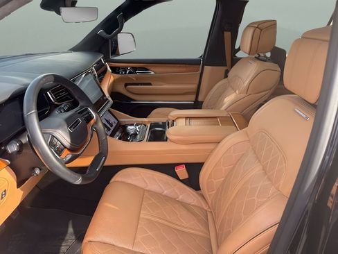Used 2022 Jeep Grand Wagoneer Series III w/ Rear Seat Video Group 1 AWD/4WD image 9