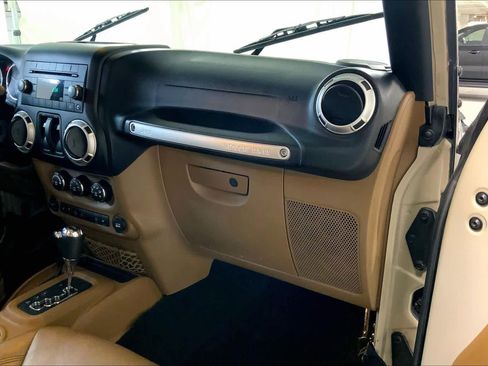 Used 2016 Jeep Wrangler Rubicon w/ Dual Top Group image 18