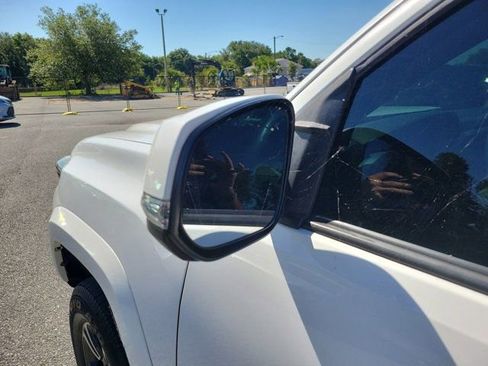 Used 2019 Toyota Tacoma TRD Sport AWD/4WD image 18
