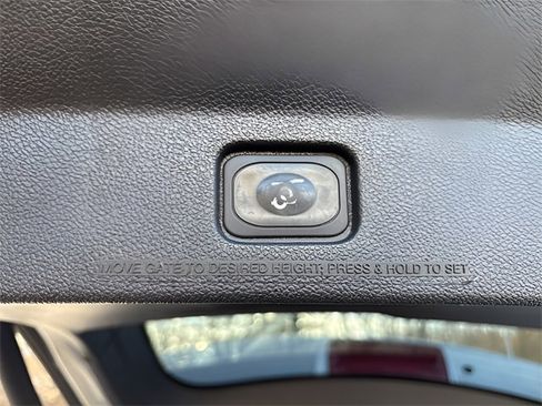 Used 2016 Ford Explorer XLT w/ Equipment Group 202A image 23