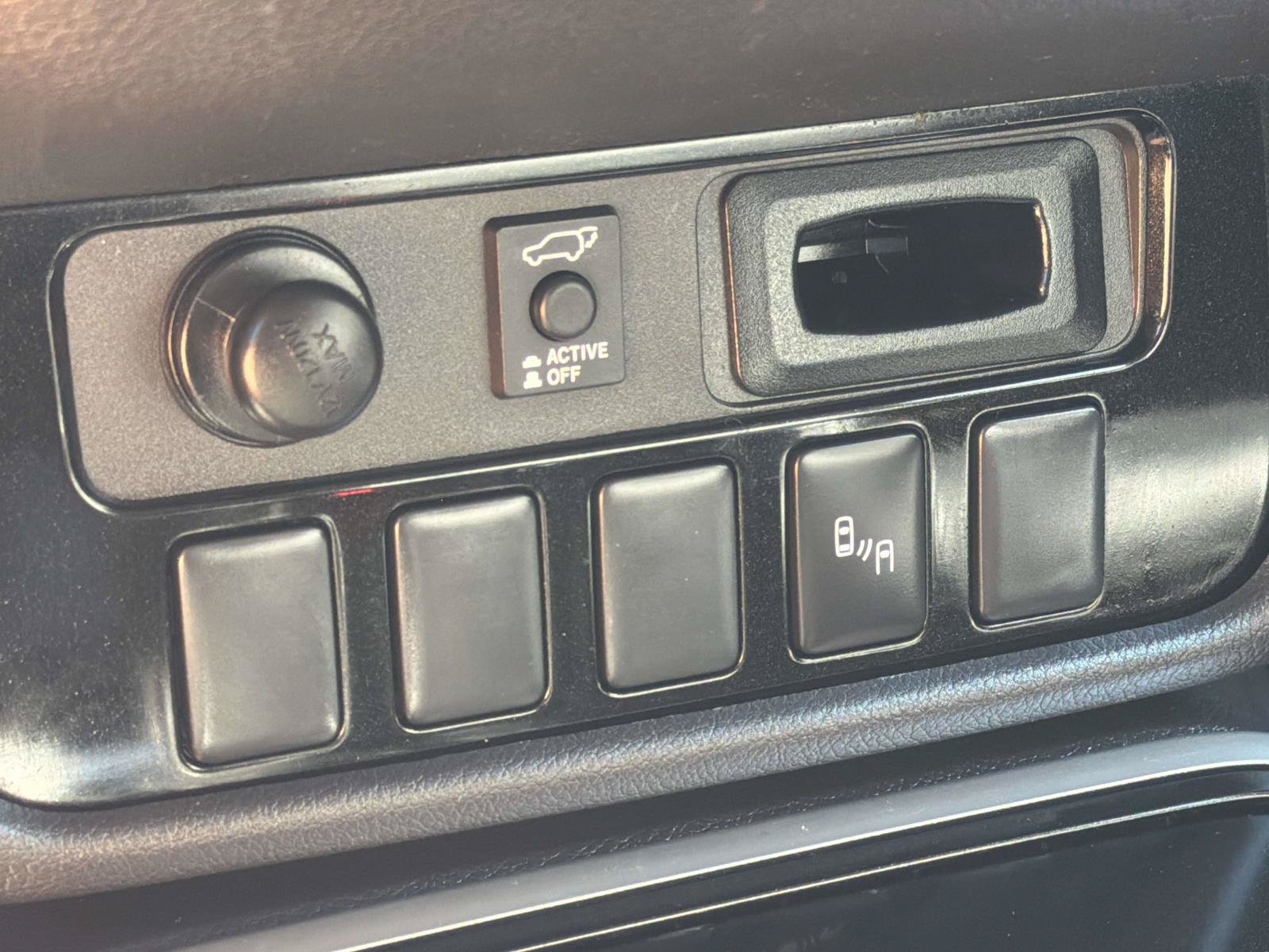 Used 2017 Mitsubishi Outlander SEL FWD image 38