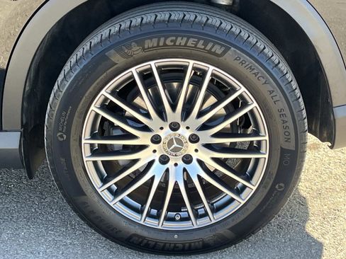 Certified 2025 Mercedes-Benz GLC 300 image 12