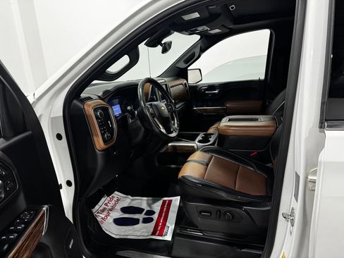 Used 2019 Chevrolet Silverado 1500 High Country image 16