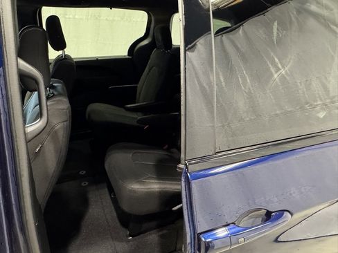 Used 2018 Chrysler Pacifica Touring Plus w/ S Appearance Package image 22