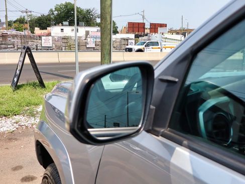 Used 2019 Toyota Tacoma SR5 AWD/4WD image 16