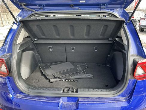 Used 2022 Hyundai Venue Limited FWD image 7