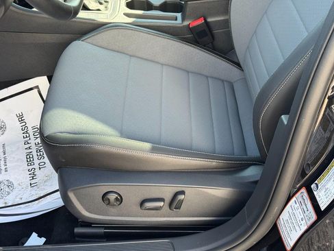 Used 2025 Volkswagen Jetta SE FWD image 26