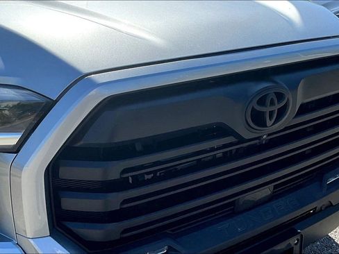 Used 2022 Toyota Tundra SR5 w/ SR5 Premium Package AWD/4WD image 34