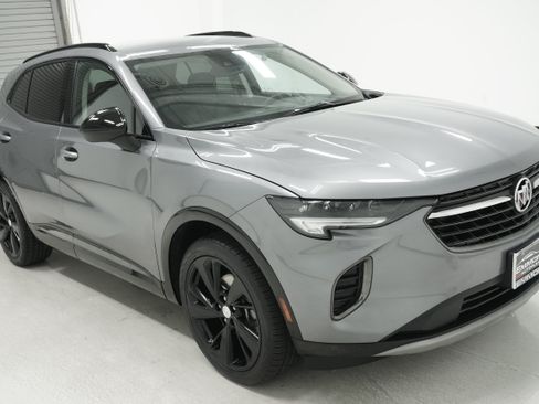 Used 2021 Buick Envision Essence w/ Sport Touring Package FWD image 3