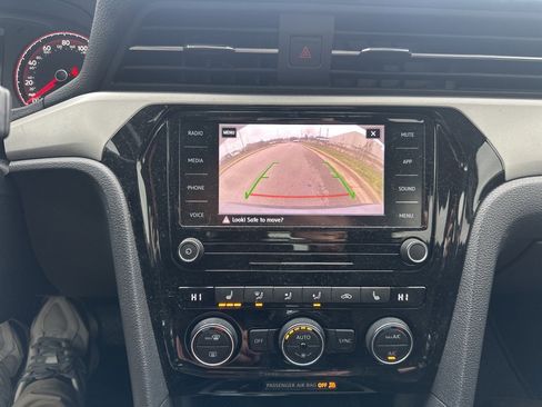 Used 2020 Volkswagen Passat 2.0T SE image 11