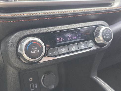 Used 2020 Nissan Kicks SR image 18