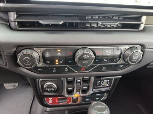 New 2026 Jeep Gladiator Mojave image 18