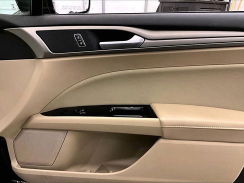Used 2016 Ford Fusion SE image 23