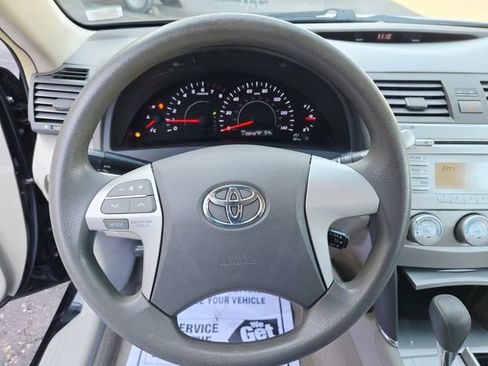Used 2010 Toyota Camry LE image 12