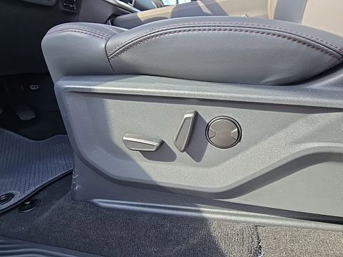 New 2025 Ford Expedition Active image 12