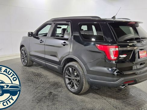 Used 2018 Ford Explorer XLT w/ Equipment Group 202A AWD/4WD image 5