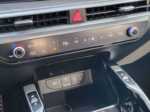 Used 2024 Kia Sorento SX image 16