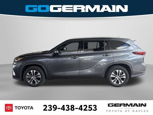 Used 2020 Toyota Highlander XLE FWD image 3