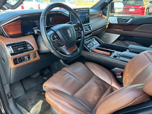 Used 2024 Lincoln Navigator Reserve image 9