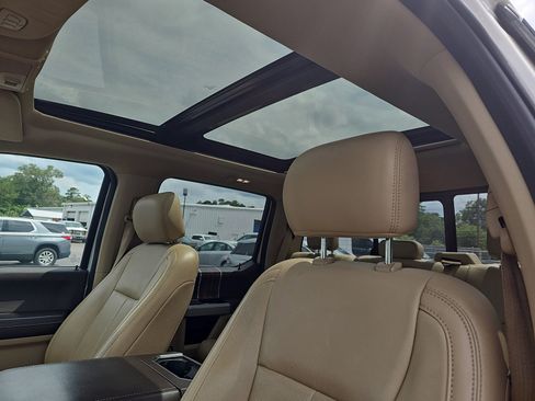 Used 2019 Ford F150 Lariat w/ Equipment Group 502A Luxury AWD/4WD image 10