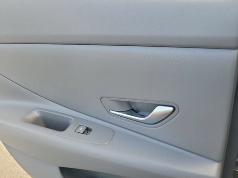 New 2026 Hyundai Elantra SE FWD image 22