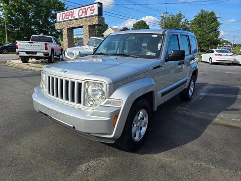 Used 2012 Jeep Liberty Sport AWD/4WD image 7