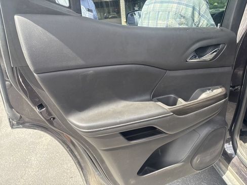 Used 2019 GMC Acadia SLT AWD/4WD image 17