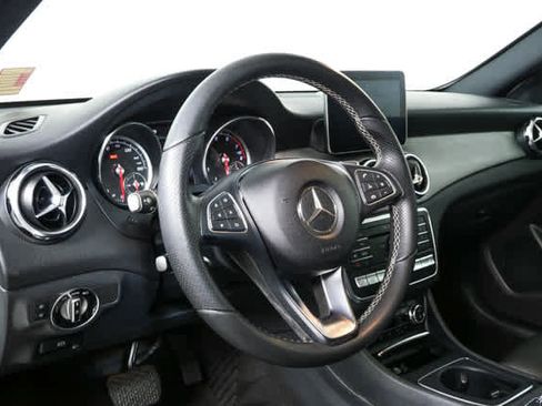 Used 2018 Mercedes-Benz GLA 250 4MATIC image 4