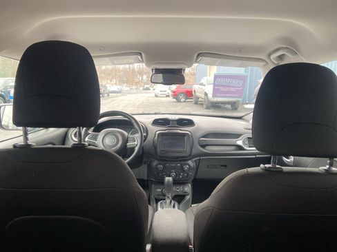 Used 2020 Jeep Renegade Latitude w/ Cold Weather Group image 14