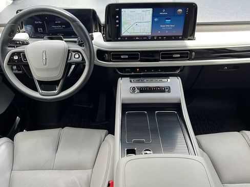 Used 2025 Lincoln Aviator Reserve w/ Luxury Package RWD image 14