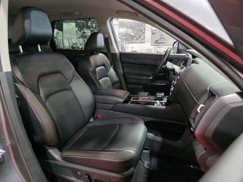 Used 2023 Nissan Pathfinder SL AWD/4WD image 17