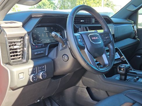 Used 2024 GMC Sierra 1500 AT4 w/ Technology Package image 10