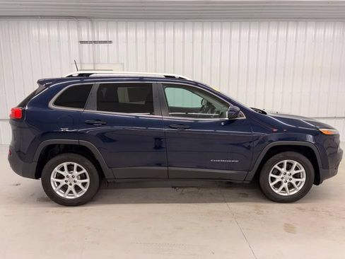 Used 2016 Jeep Cherokee Latitude AWD/4WD image 6