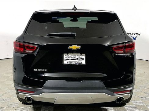 Used 2025 Chevrolet Blazer LT FWD image 4