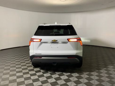 Used 2025 Chevrolet Equinox LT w/ Convenience Package II FWD image 4