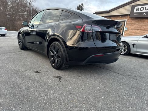 Used 2024 Tesla Model Y Long Range image 13