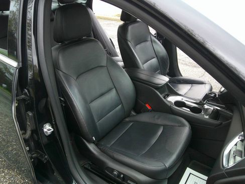 Used 2017 Chevrolet Malibu LT w/ Leather Package FWD image 60