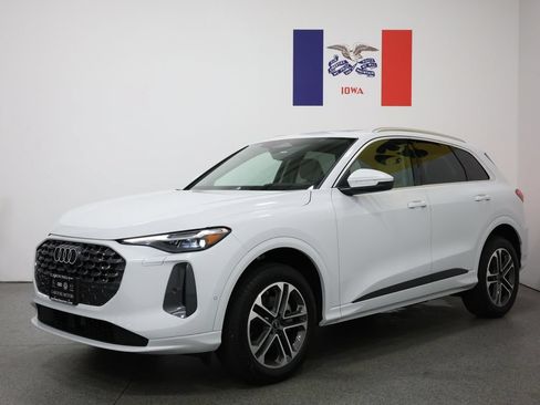 Used 2025 Audi Q5 Premium w/ Premium Plus AWD/4WD image 8