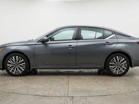 Used 2025 Nissan Altima 2.5 SV image 5