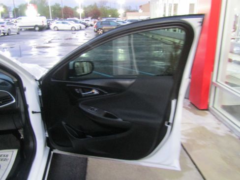 Used 2022 Chevrolet Malibu LT FWD image 11