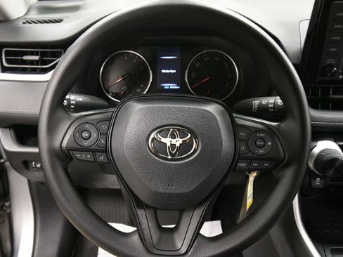 Used 2021 Toyota RAV4 LE w/ Carpet Mat Package (TMS) AWD/4WD image 13