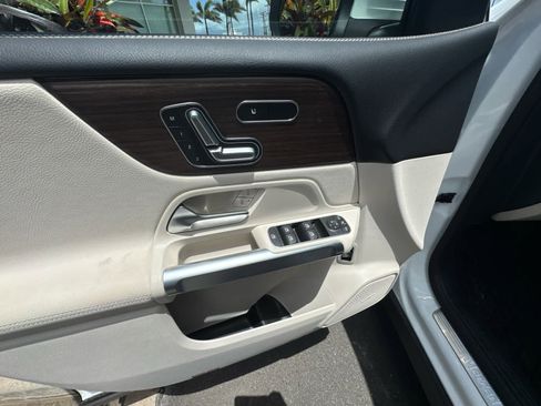 Used 2026 Mercedes-Benz GLB 250 image 12