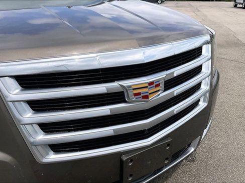 Used 2016 Cadillac Escalade Premium AWD/4WD image 30