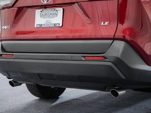 Used 2021 Toyota RAV4 LE image 18