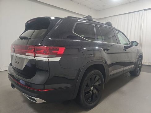 Used 2024 Volkswagen Atlas SE w/ Panoramic Sunroof Package image 2