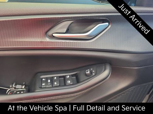 Used 2023 Jeep Grand Cherokee L Laredo RWD image 17
