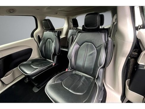 Used 2023 Chrysler Pacifica Limited FWD image 24