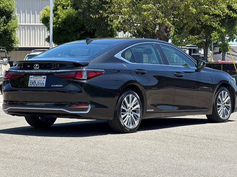 Used 2021 Lexus ES 300h w/ Premium Package FWD image 4