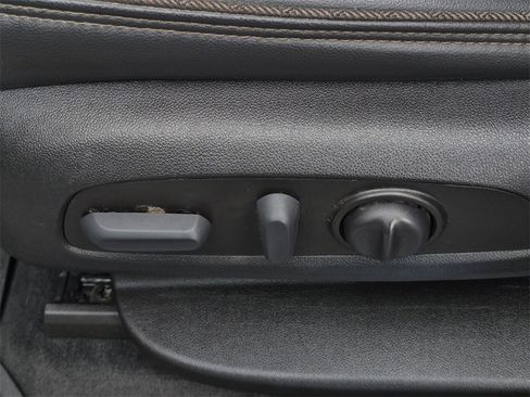 Used 2023 Chevrolet Traverse High Country image 39